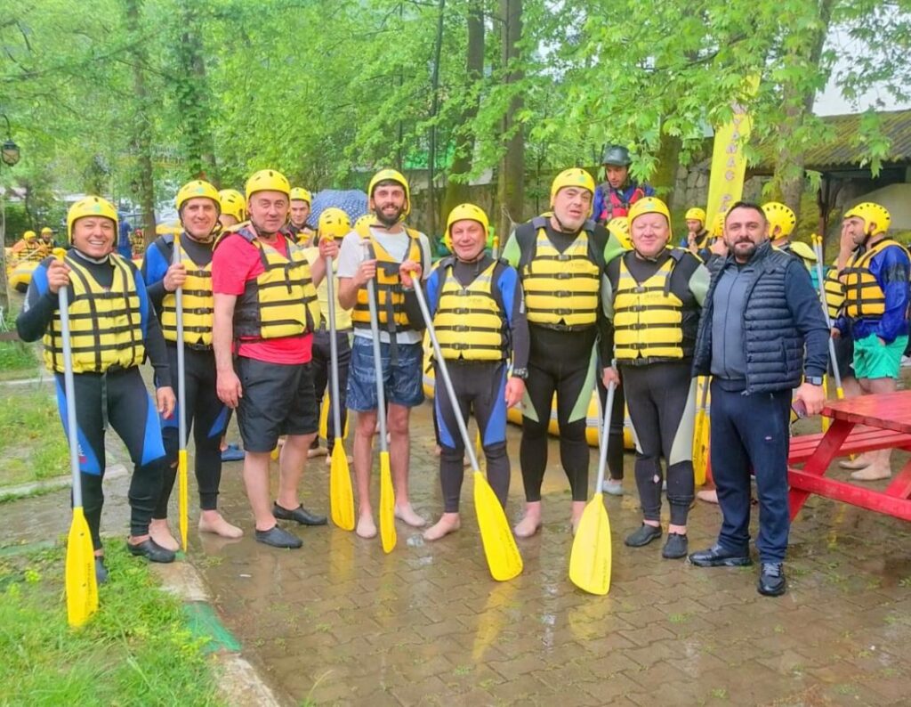 Doğaseverler Rafting Gezisi Mutlu Sonla Bitti .