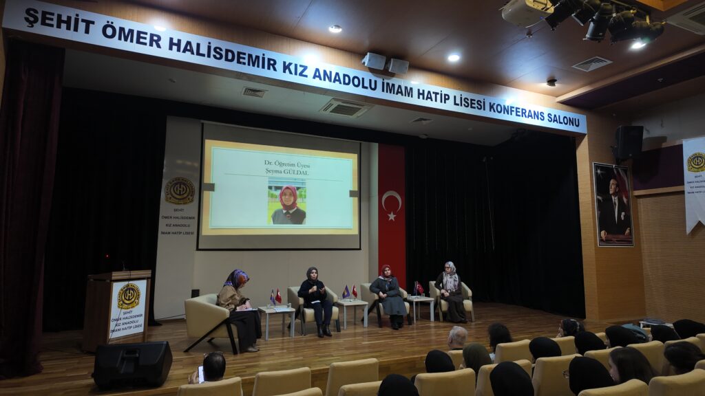 Küresel Tehditler Karşısında Aile Konusu Konuşuldu