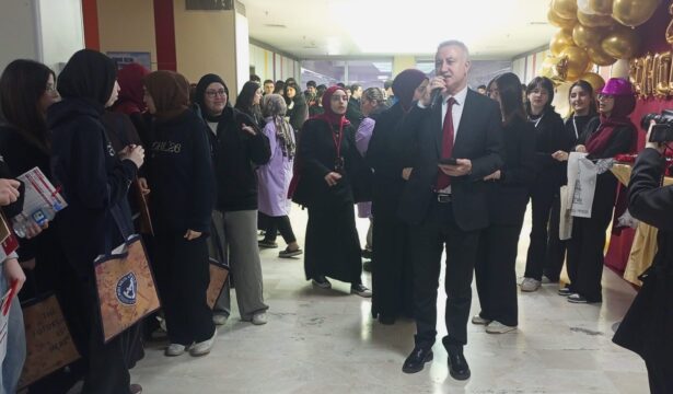 Kahraman Selçuk: Kariyer İçin Sadece Diploma Almak Yeterli Değil!