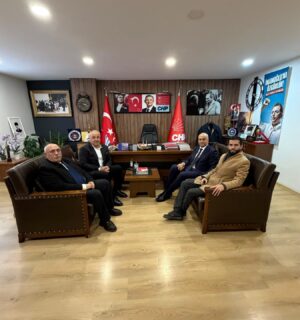 ÇEKMEKÖY MÜFTÜSÜ ABDULSELAM ÖZDERE’DEN CHP’YE ZİYARET