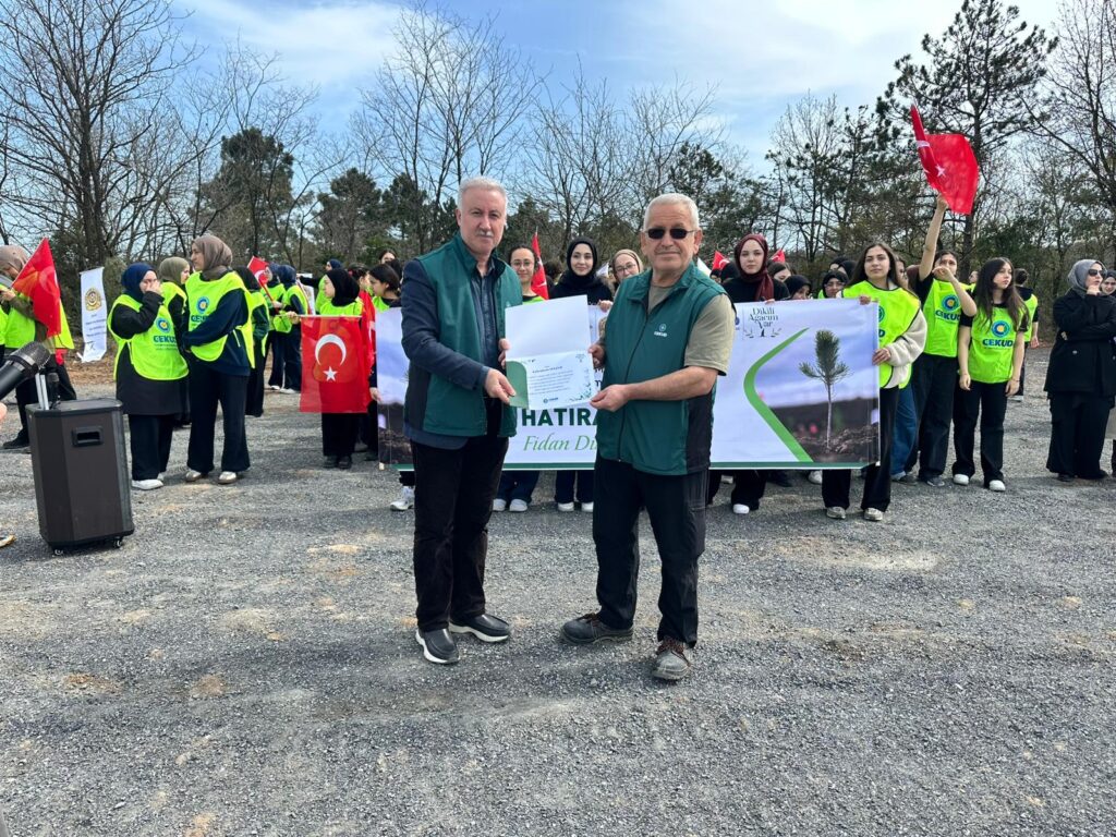 İMAM HATİP ÖĞRENCİLERİNDEN HATIRA ORMANI ETKİNLİĞİNE DESTEK!