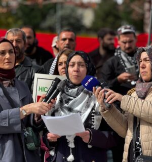 Azerbaycan’daki başörtüsü yasakları Ankara’da protesto edildi