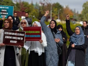Azerbaycan'daki başörtüsü yasakları Ankara'da protesto edildi 3 ANKARA HABER 4
